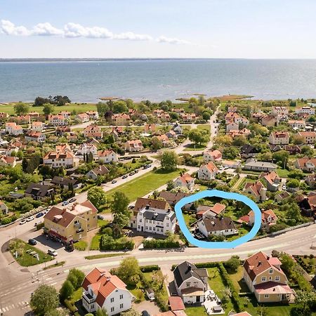 Centralt Och Havsnaera Med Utsikt Mot Pool Kalmar Esterno foto
