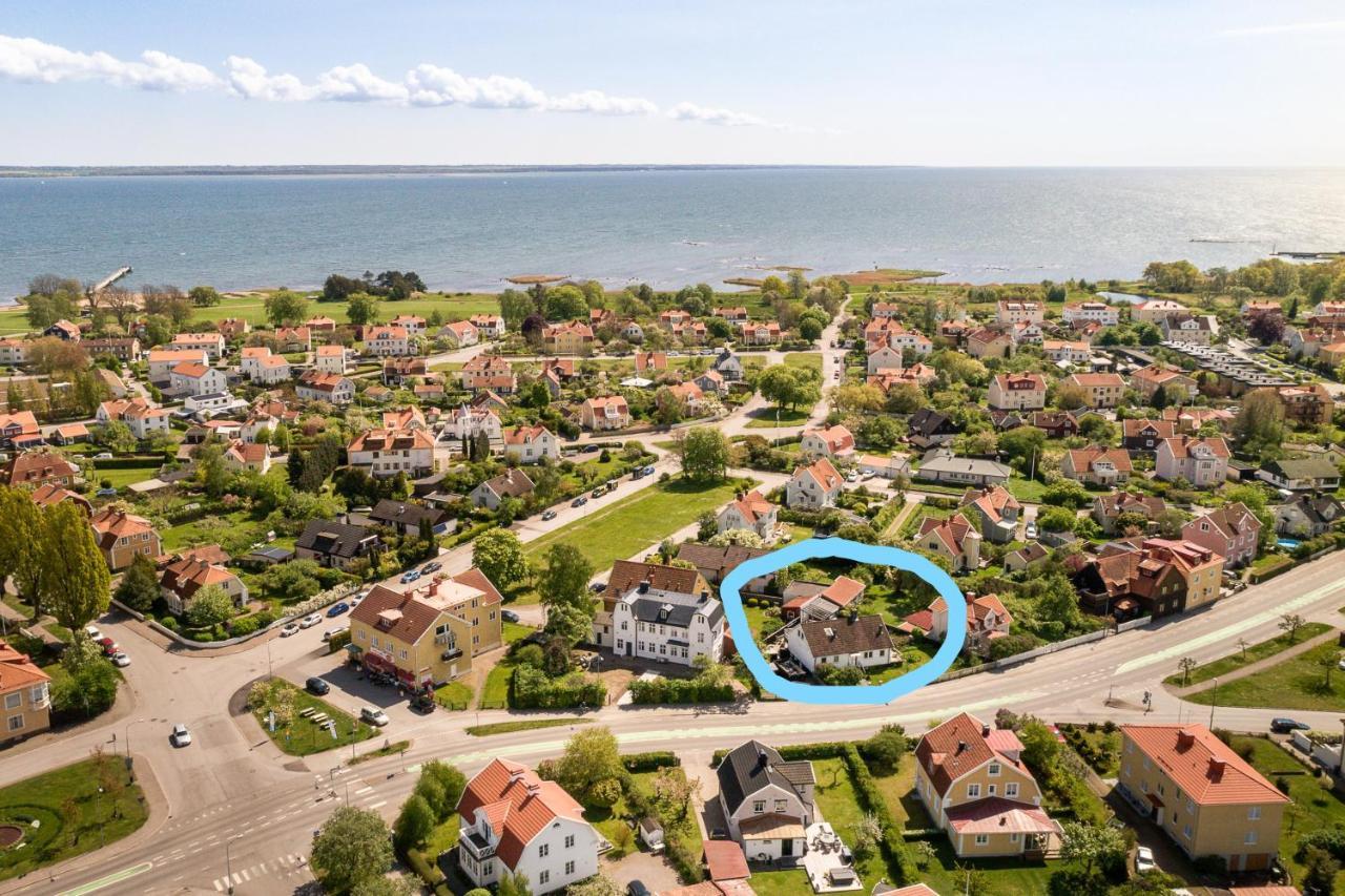 Centralt Och Havsnaera Med Utsikt Mot Pool Kalmar Esterno foto